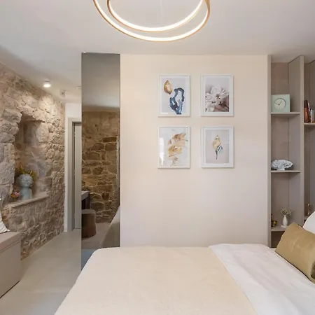 Magnolia Luxury Split